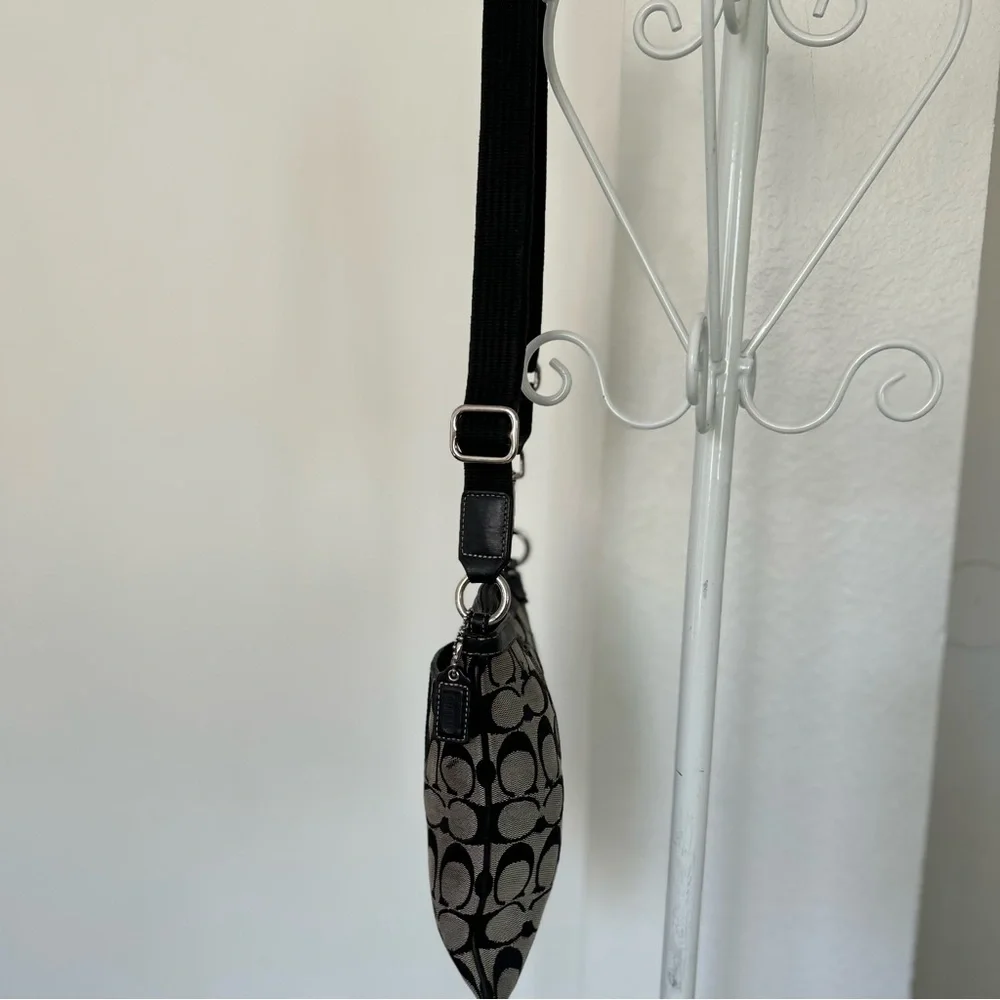 Coach black crossbody purse - Picture 4 of 10
